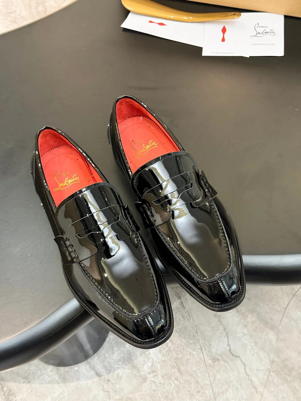 Batch 1080 yuan 💰CL～High-end men’s 👔casual loafers with red soles! ••🆑Genuine and top-quality goods from original orders ••✅💯 Purchase goods from top-quality original orders! Original imported patterned cowhide➕Imported cowhide lining➕Cowhide feet➕Original leather outsole~Size: 39-44 (38, 45.46.47 can be customized)